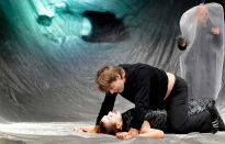 Szene aus HAMLET, Foto: Shakespeare Company