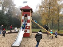 Der Leuchtturm auf dem Platz der Kinderrechte im Bremer Bürgerpark